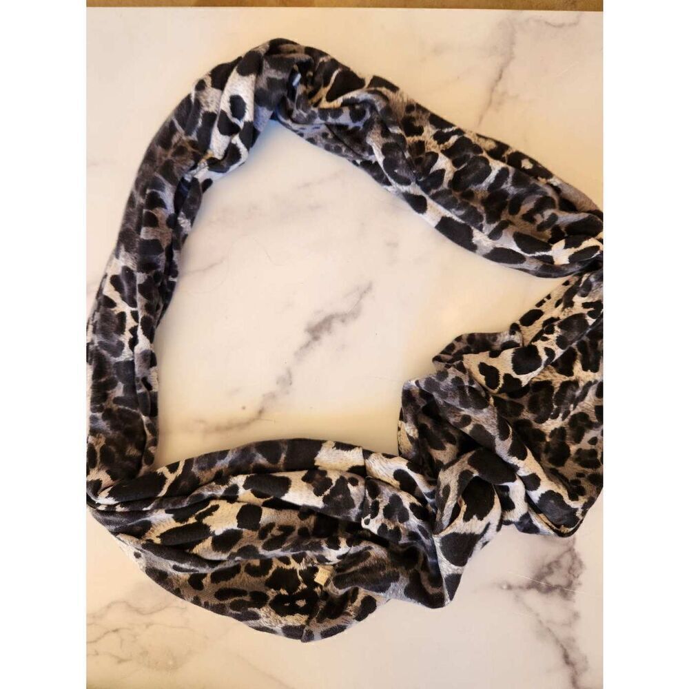 Cheetah infinity scarf women's pullover black grey big cat pattern